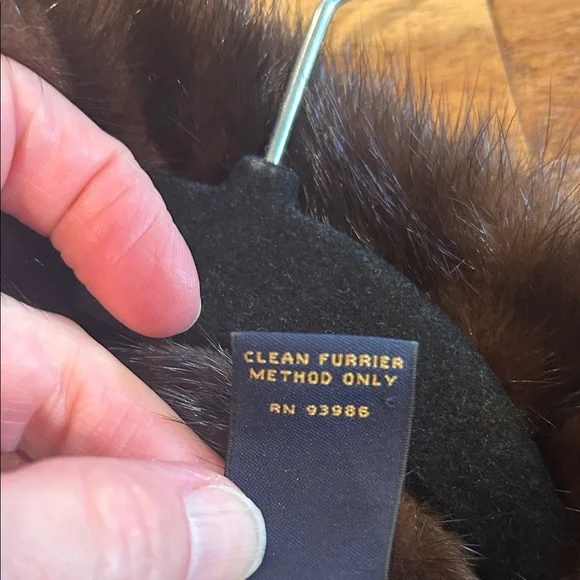 Brooks Brothers Womens Down Vest, dual tab zip with Mink lined collar Size 4 - Picture 9 of 9